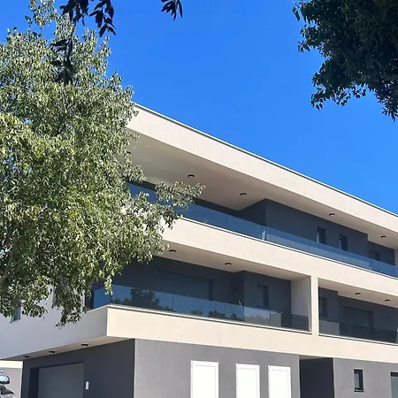 Apartment Penthouse Hedonist With Hidromassage Bath Pula