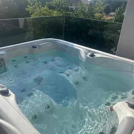 Daire Penthouse Hedonist With Hidromassage Bath *