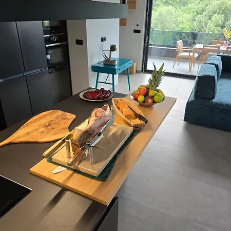 Penthouse Hedonist With Hidromassage Bath Апартаменти