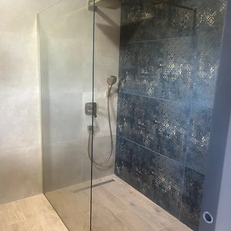 Апартаменти Penthouse Hedonist With Hidromassage Bath Пула