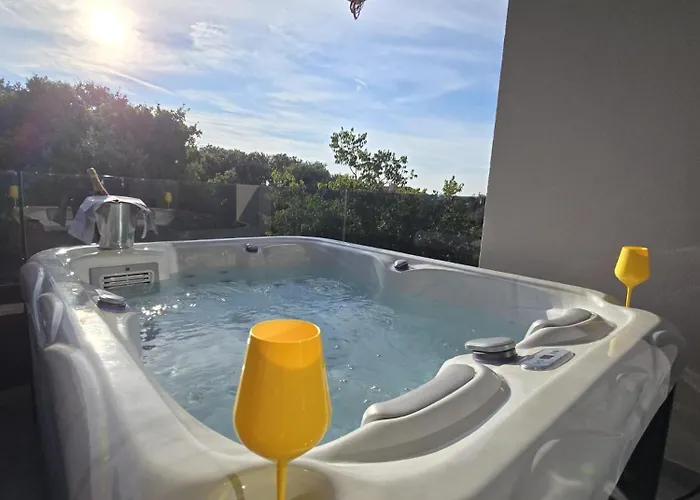 Apartmán Penthouse Hedonist With Hidromassage Bath