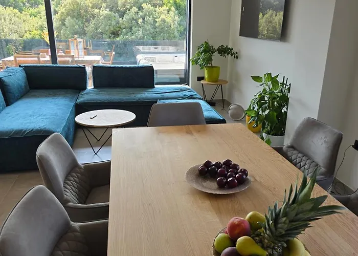 Penthouse Hedonist With Hidromassage Bath Apartmán *